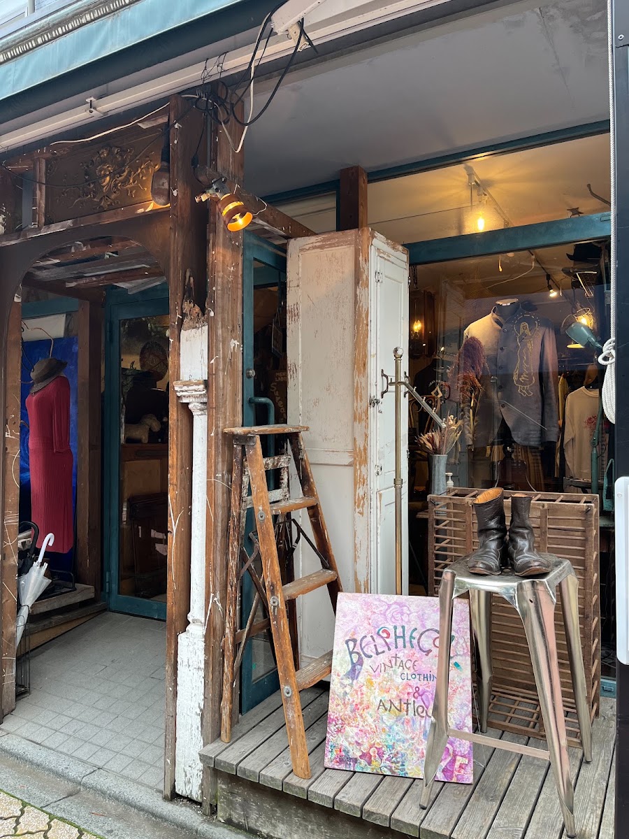Belphegolの看板と店舗入口