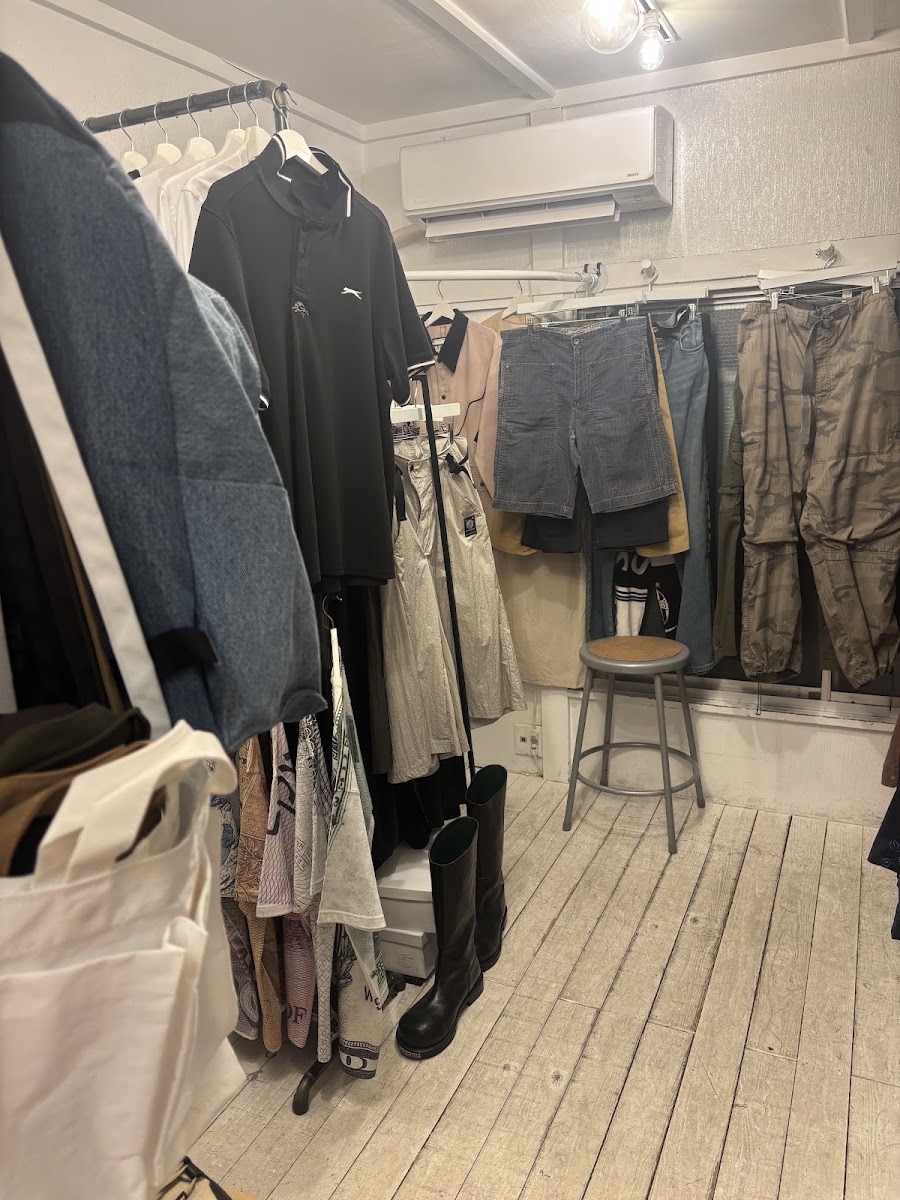CCX kitazawaの衣類が並ぶ店内