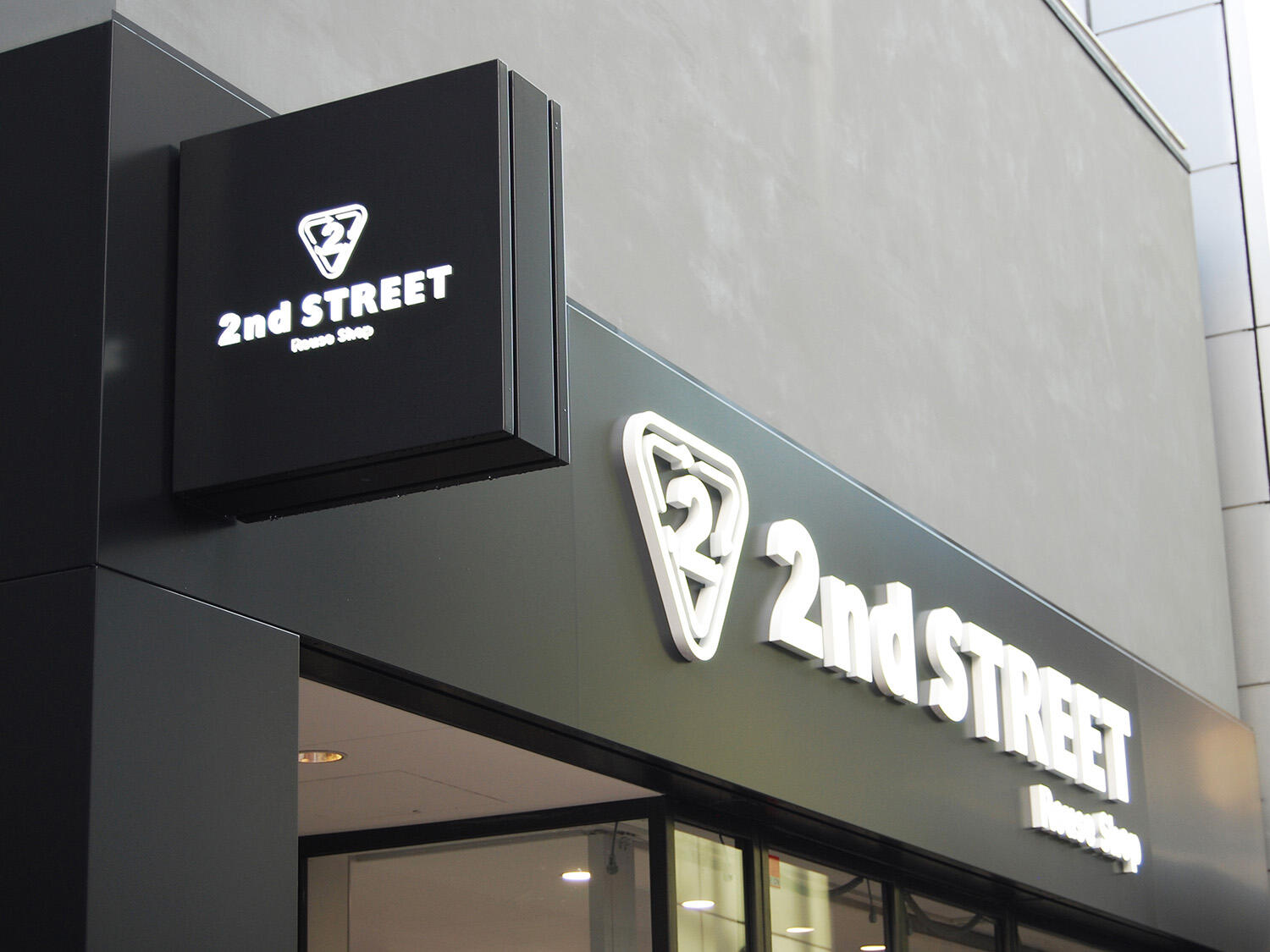 セカンドストリート スペイン坂店の外観・店内