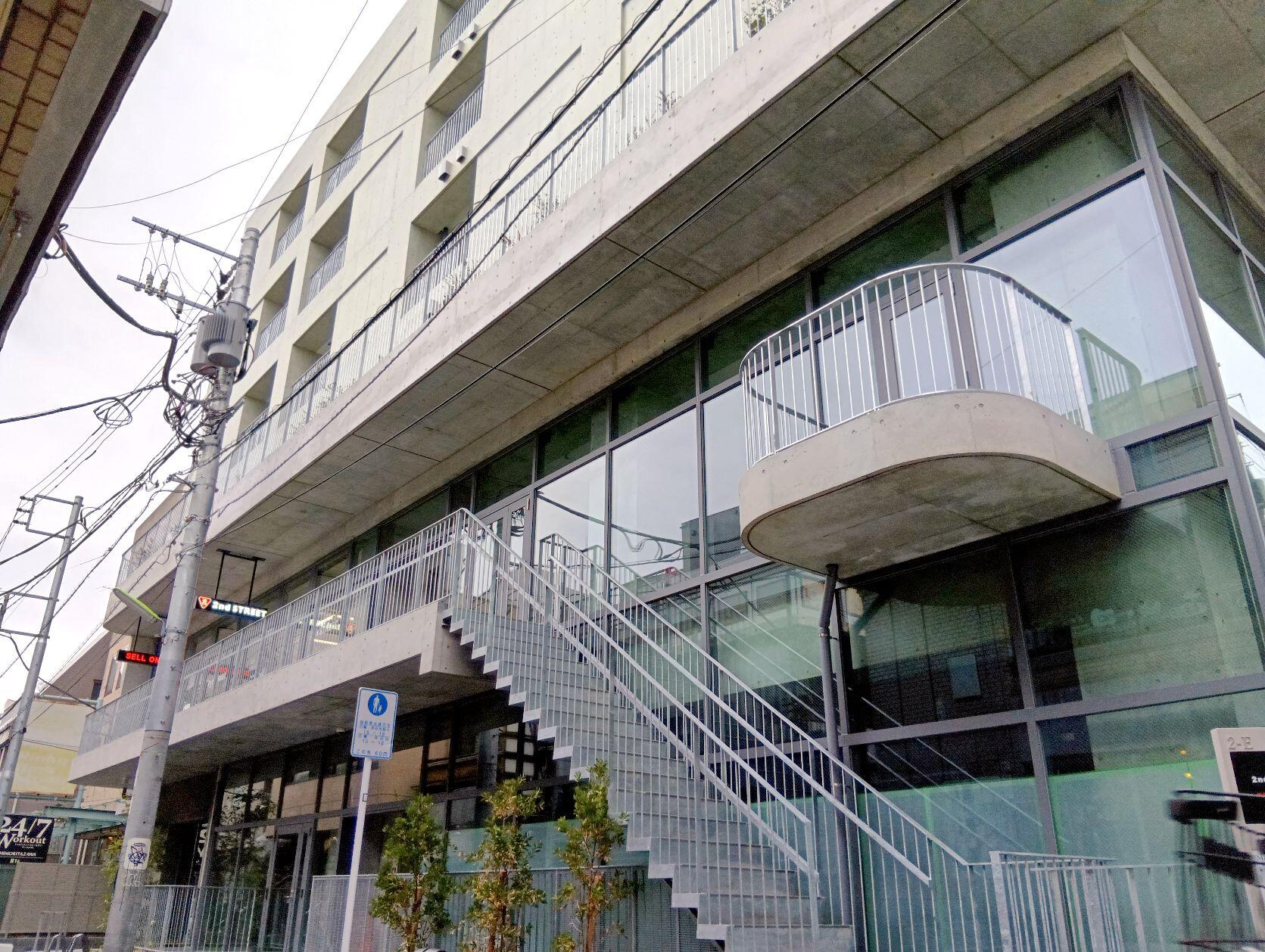 セカンドストリート 下北沢東口店の外観・店内