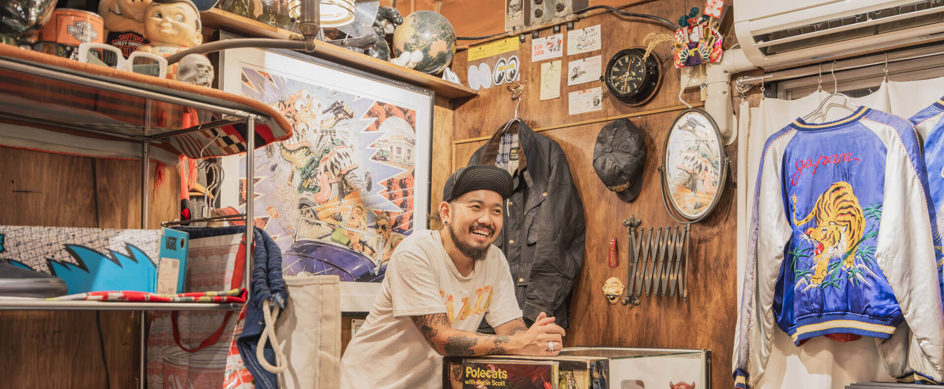 STYLE 202の店内と衣類のディスプレイ